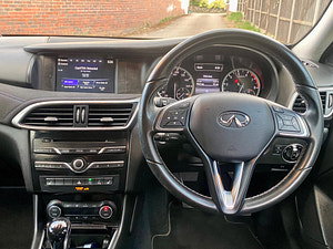 Infiniti Q30 thumbnail