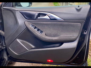 Infiniti Q30 thumbnail