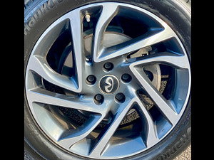 Infiniti Q30 thumbnail