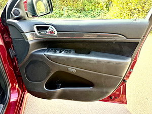 Jeep Grand Cherokee thumbnail