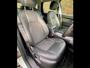 Land Rover Discovery Sport thumbnail