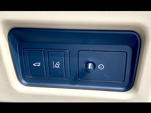 Land Rover Discovery Sport thumbnail