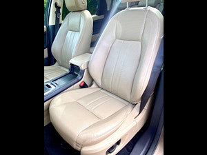 Land Rover Discovery Sport thumbnail