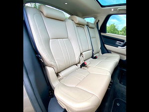 Land Rover Discovery Sport thumbnail