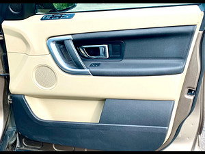 Land Rover Discovery Sport thumbnail