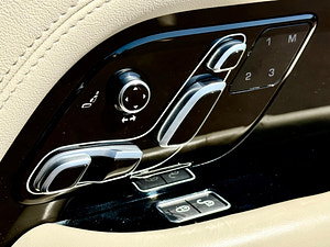 Land Rover Range Rover thumbnail
