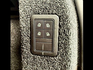 Land Rover Range Rover thumbnail