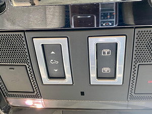 Land Rover Range Rover thumbnail