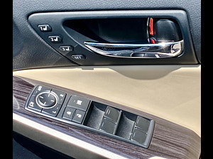Lexus IS thumbnail