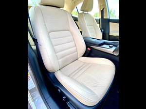 Lexus IS thumbnail