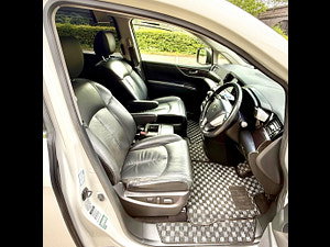 Nissan Elgrand thumbnail