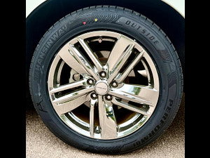 Nissan Elgrand thumbnail