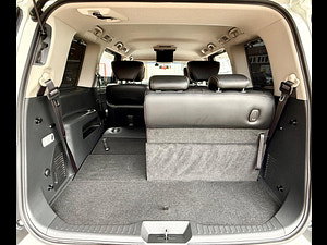 Nissan Elgrand thumbnail