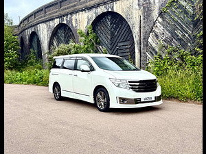 Nissan Elgrand thumbnail