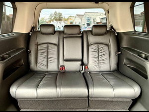 Nissan Elgrand thumbnail