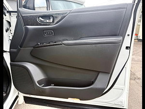 Nissan Elgrand thumbnail