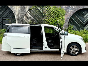 Nissan Elgrand thumbnail