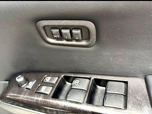 Nissan Elgrand thumbnail