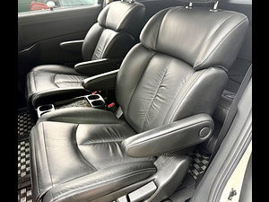 Nissan Elgrand thumbnail