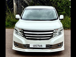Nissan Elgrand thumbnail