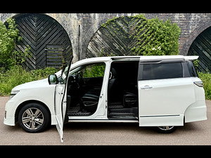 Nissan Elgrand thumbnail