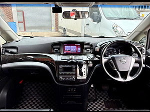 Nissan Elgrand thumbnail