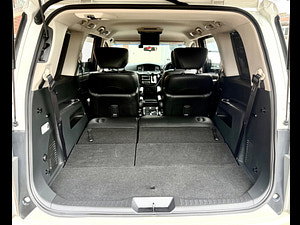 Nissan Elgrand thumbnail