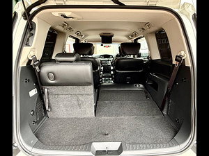 Nissan Elgrand thumbnail