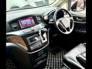 Nissan Elgrand thumbnail