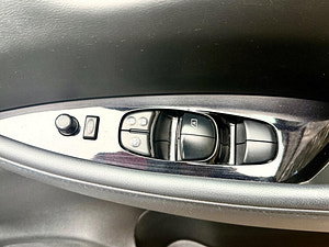 Nissan Leaf thumbnail