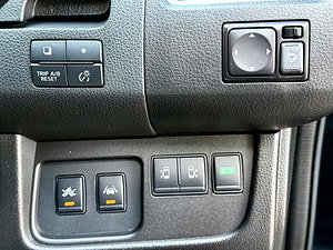Nissan Serena thumbnail