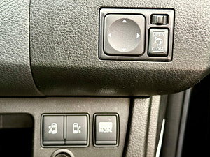 Nissan Serena thumbnail