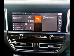 Porsche Macan thumbnail