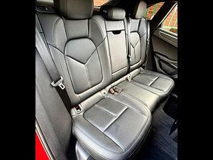 Porsche Macan thumbnail