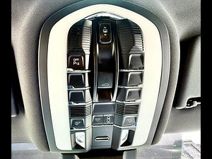 Porsche Macan thumbnail