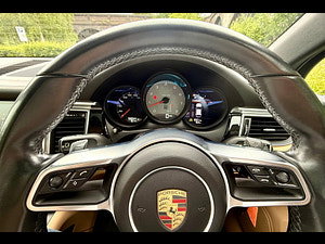 Porsche Macan thumbnail