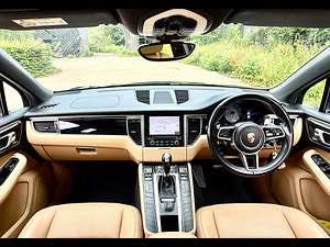 Porsche Macan thumbnail