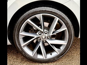 Skoda Superb thumbnail
