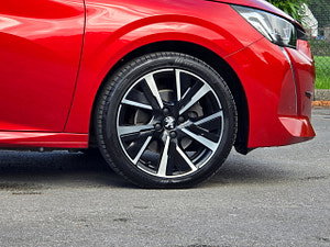 Peugeot 208 thumbnail