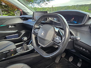 Peugeot 208 thumbnail