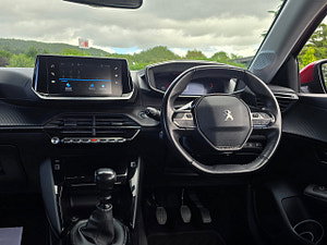 Peugeot 208 thumbnail