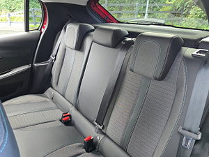 Peugeot 208 thumbnail