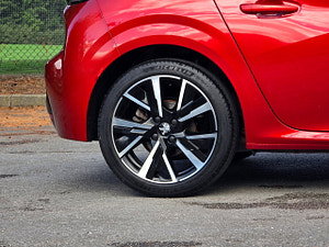 Peugeot 208 thumbnail