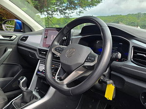 Volkswagen T-Roc thumbnail