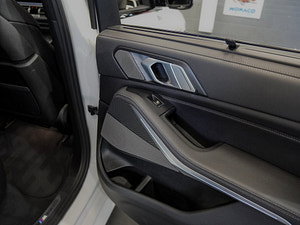 BMW X5 thumbnail