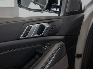 BMW X5 thumbnail