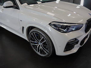 BMW X5 thumbnail
