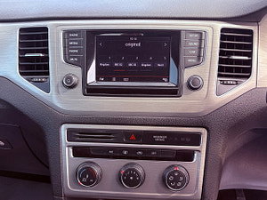 Volkswagen Golf SV thumbnail
