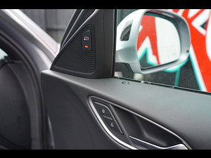 Audi Q3 thumbnail