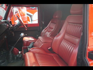 Land Rover Defender 90 thumbnail